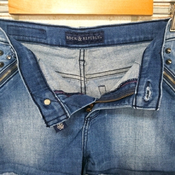 ROCK & REPUBLIC Stretch Embellished Shorts Size 6 - Picture 5 of 7